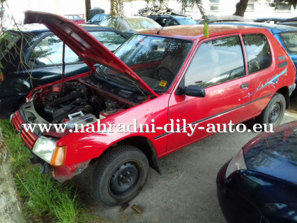 Peugeot 205 červená na náhradní díly ČB / nahradni-dily-auto.eu