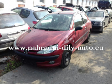 Peugeot 206 3dv 1.1i červená na díly ČB / nahradni-dily-auto.eu