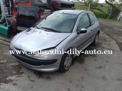 Peugeot 206 1.4hdi stříbrná na díly ČB / nahradni-dily-auto.eu