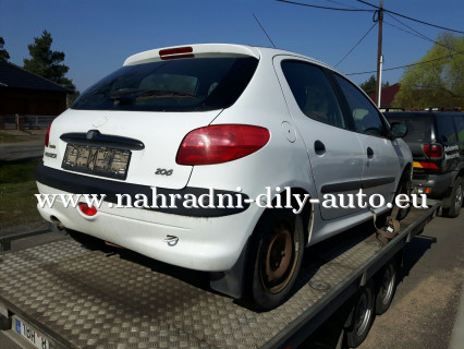 Peugeot 206 bílá na náhradní díly Brno / nahradni-dily-auto.eu