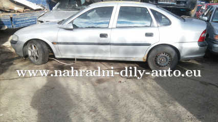 Opel Vectra stříbrná na díly České Budějovice / nahradni-dily-auto.eu