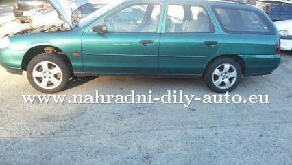 Ford Mondeo kombi zelená na díly ČB / nahradni-dily-auto.eu