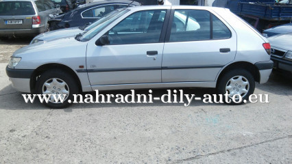 Peugeot 306 stříbrná na náhradní díly ČB