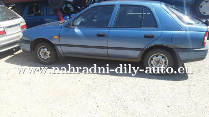 Nissan Sunny sedan světle modrá na díly ČB