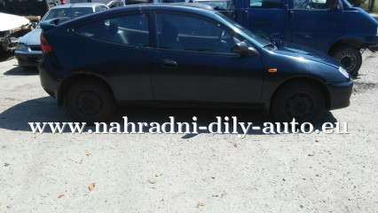 Mazda 323 tmavě modrá na díly ČB / nahradni-dily-auto.eu