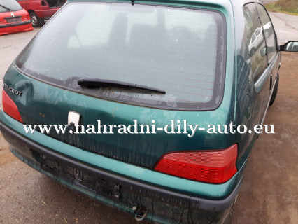 Peugeot 106 zelená metalíza na díly Brno / nahradni-dily-auto.eu