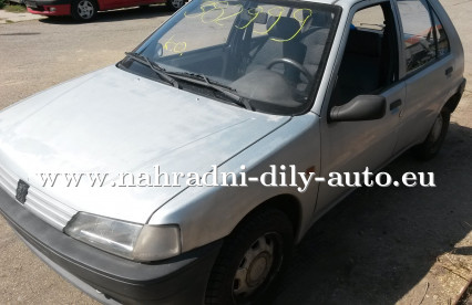 Peugeot 106 šedá metalíza na díly Brno / nahradni-dily-auto.eu