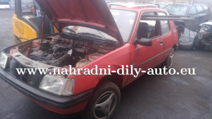 Peugeot 205 červená - díly z tohoto vozu / nahradni-dily-auto.eu