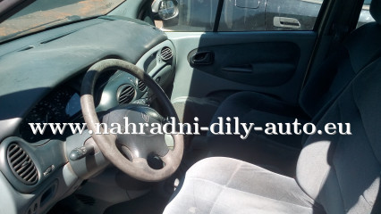 Renault Scenic zelená stříbrná díly z tohoto vozu / nahradni-dily-auto.eu