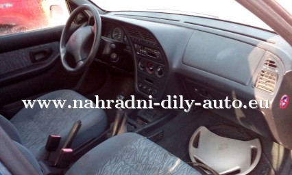 Peugeot 306 sedan modrá na náhradní díly České Budějovice / nahradni-dily-auto.eu