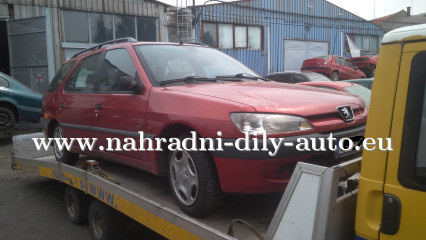 Peugeot 306 combi vínová - díly z tohoto vozu / nahradni-dily-auto.eu