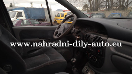 Renault Scenic modrá - díly z tohoto vozu / nahradni-dily-auto.eu