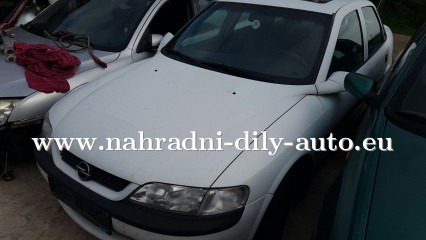 Opel Vectra bílá na náhradní díly České Budějovice / nahradni-dily-auto.eu