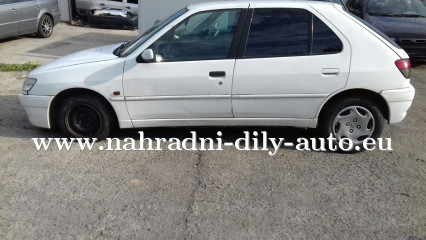 Peugeot 306 5dv. bílá na náhradní díly Tábor / nahradni-dily-auto.eu