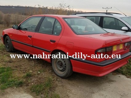 Nissan Primera 1,6 benzín 66kw 1995 červená na díly Brno / nahradni-dily-auto.eu