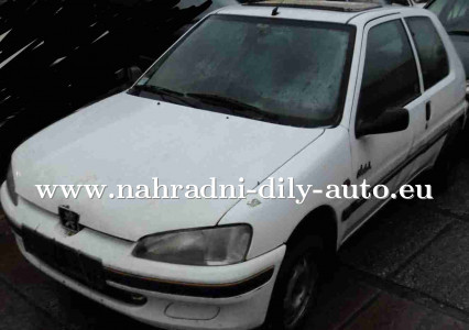 Peugeot 106 bílá na náhradní díly Praha