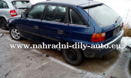 Opel Astra F modrá na díly České Budějovice / nahradni-dily-auto.eu