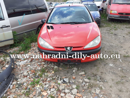 Peugeot 206 červená na náhradní díly Pardubice / nahradni-dily-auto.eu