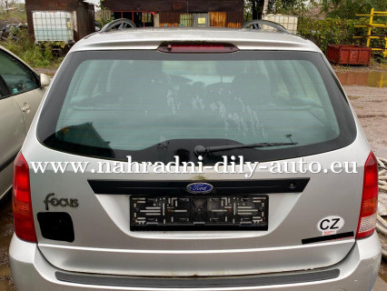 Ford Focus stříbrná na náhradní díly Pardubice / nahradni-dily-auto.eu