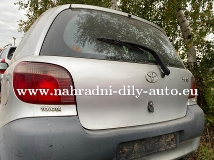 Toyota Yaris stříbrná na náhradní díly Pardubice / nahradni-dily-auto.eu